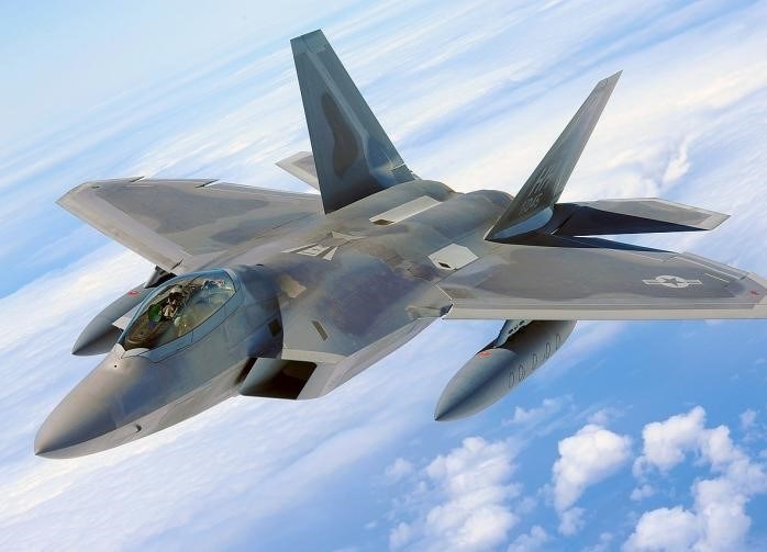 США заявили о разработке истребителей F-22 для помощи Израилю